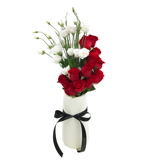 Spiral bouquet lisianthus and roses