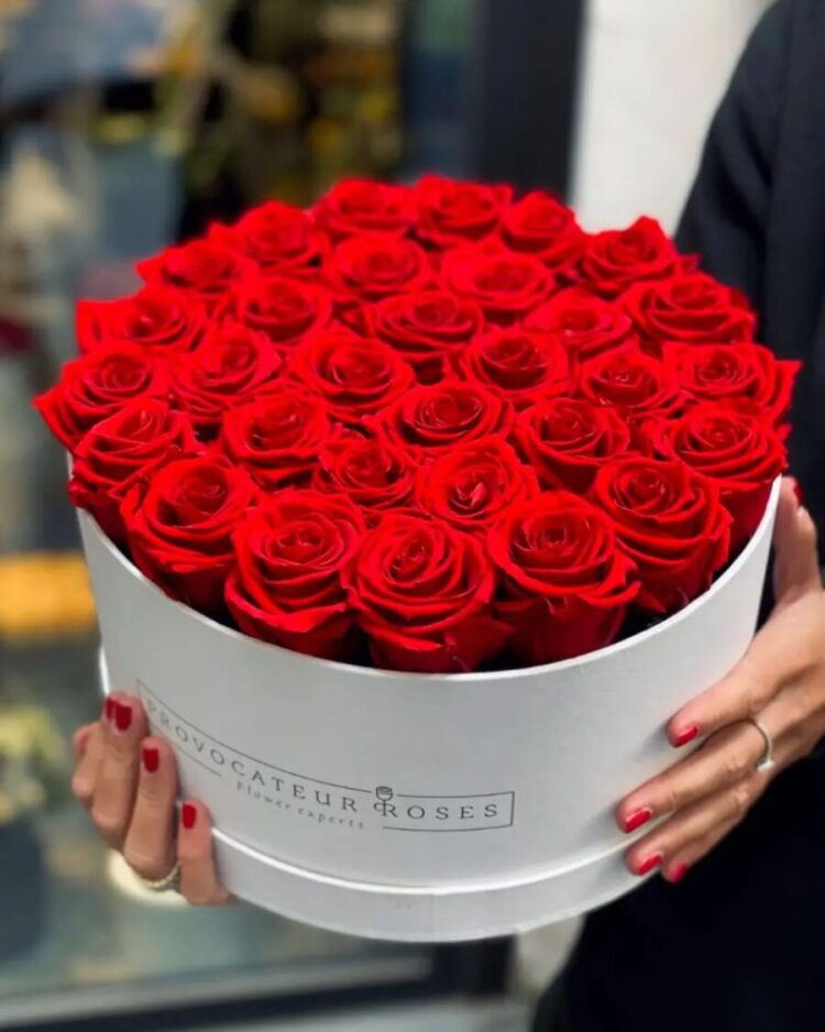 Caja Redonda de Rosas Frescas red