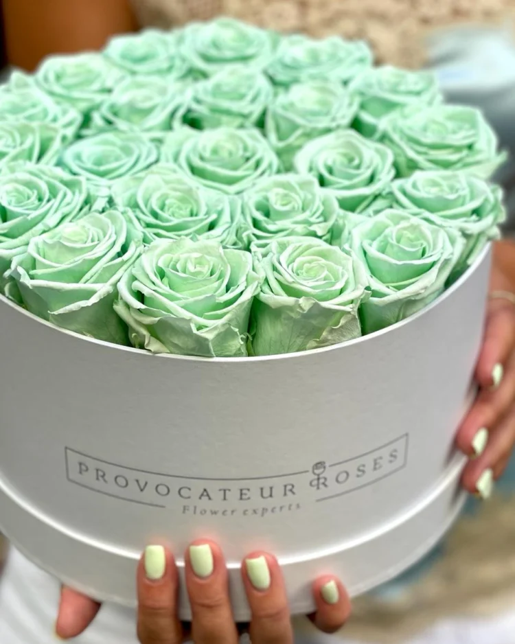 Tiffany Preserved Roses Round Box