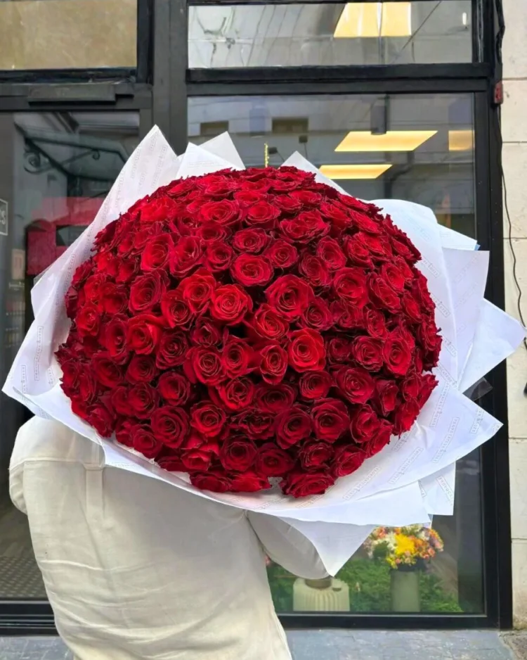 200 красных роз