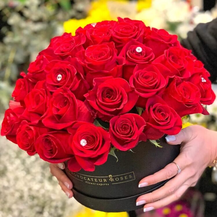 50 Red Roses Glamour Box