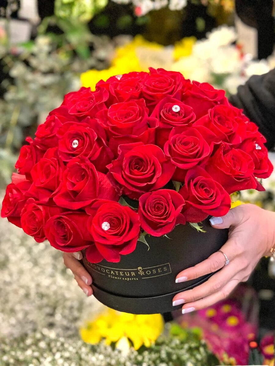 50 Red Roses Glamour Box