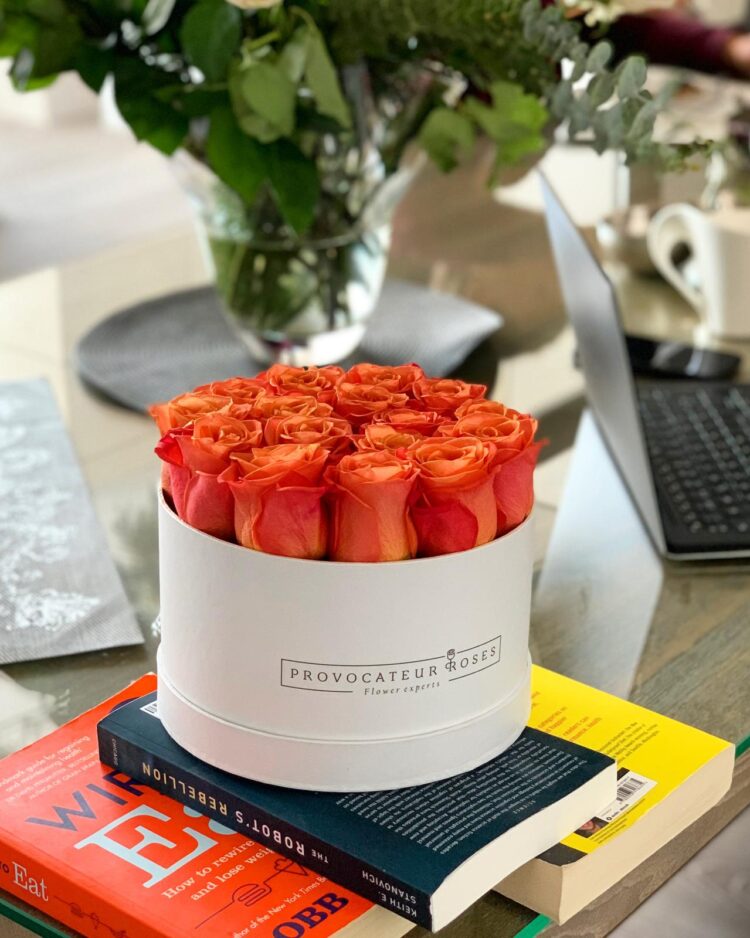 Caja Redonda de Rosas Frescas Orange flame