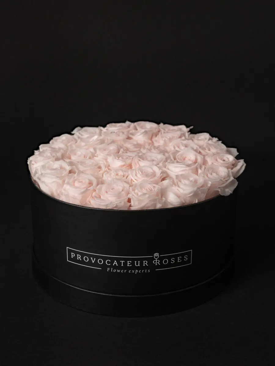 Круглая черная коробка Eternal Roses Pink Blush