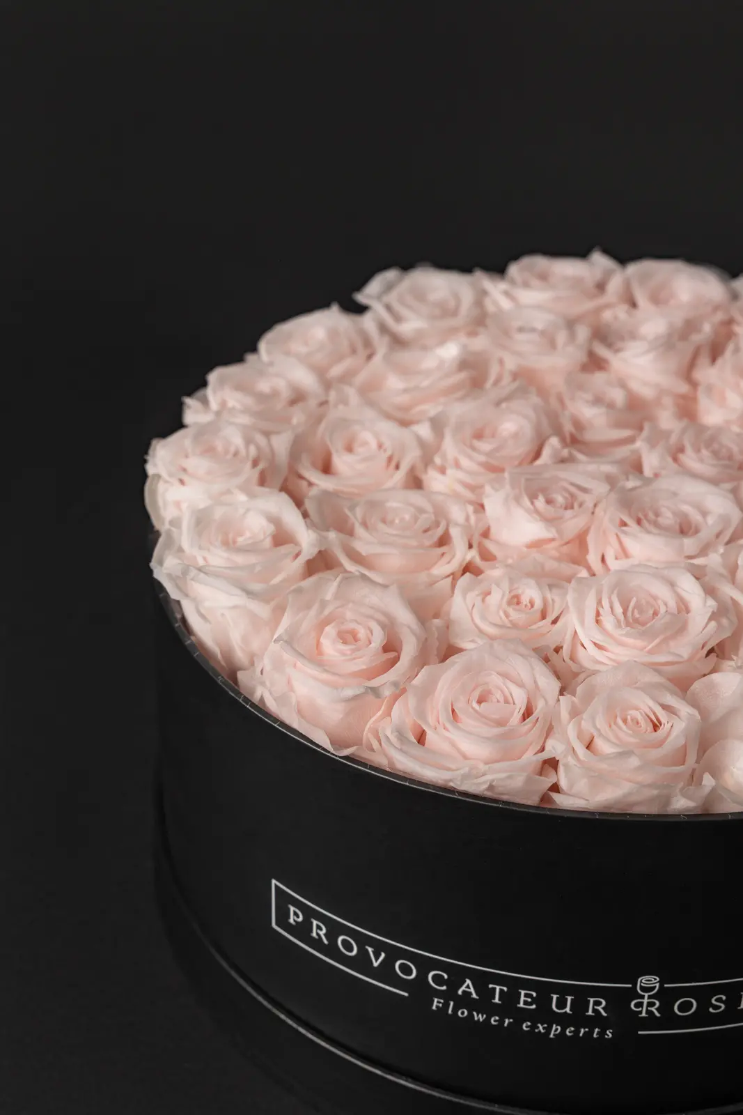 Круглая черная коробка Eternal Roses Pink Blush - Изображение 4