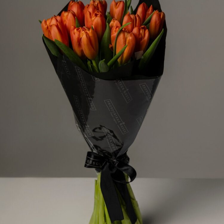 Ramo de tulipanes naranjas