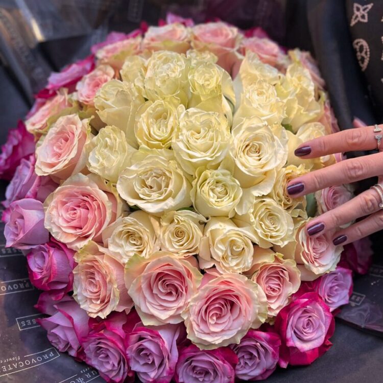 Whispers of love bouquet (50 Rosas)