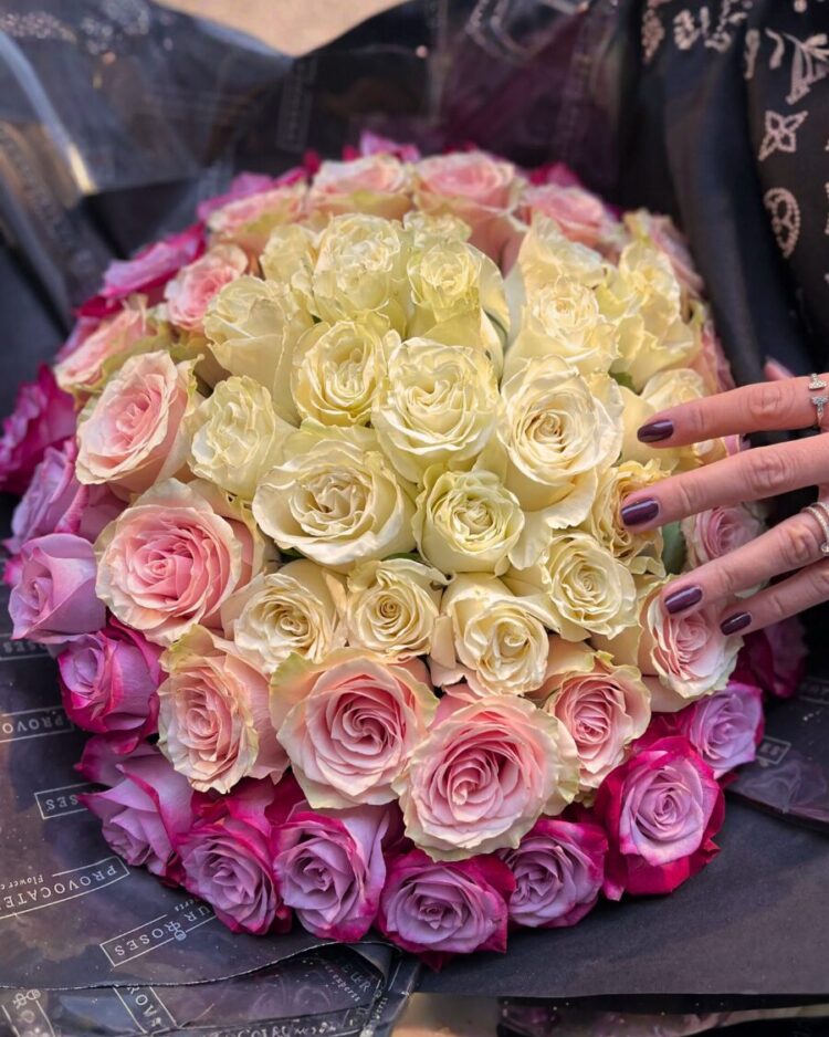 Whispers of love bouquet (50 Rosas)