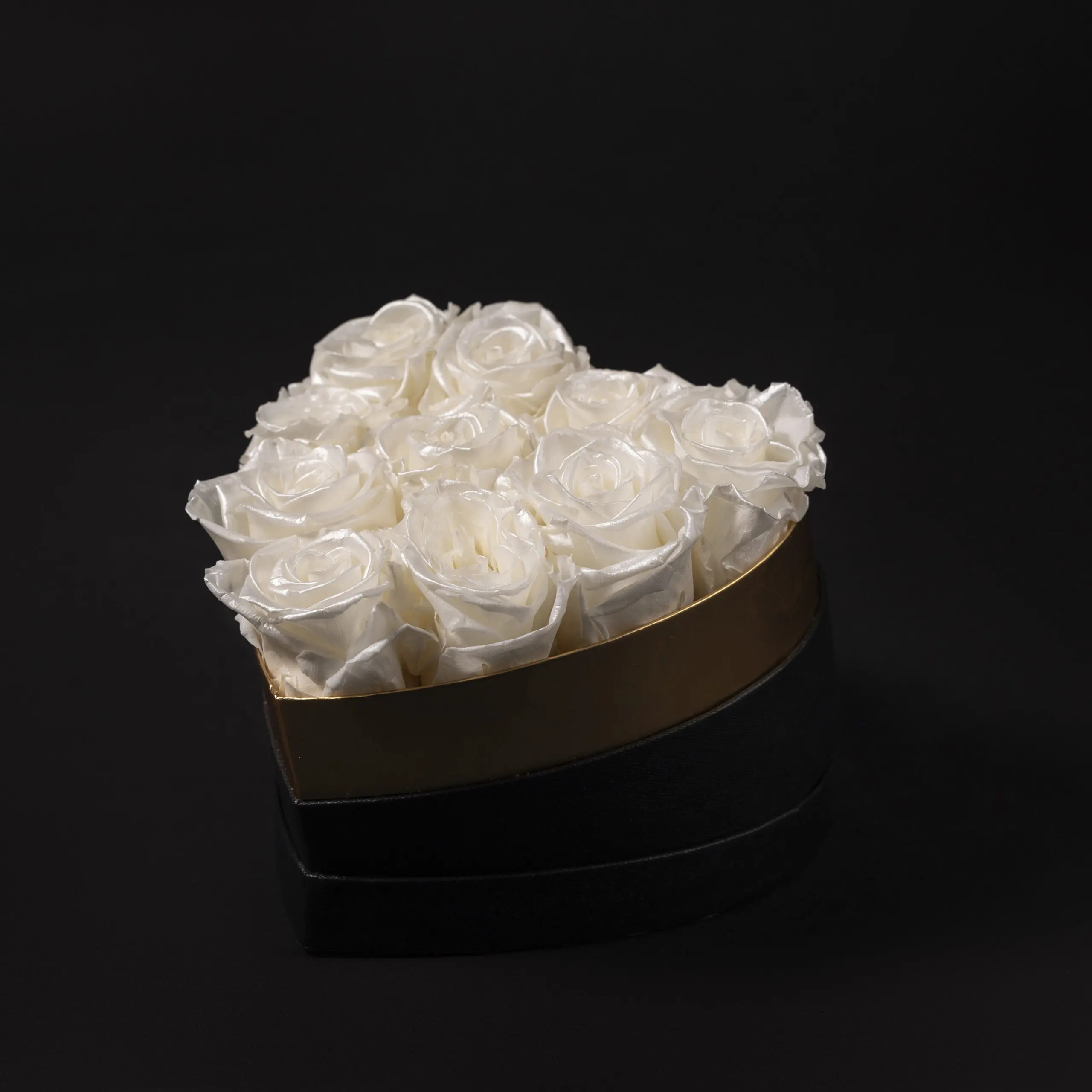 Sweet Box of Fresh Roses - White Pearl - Image 2