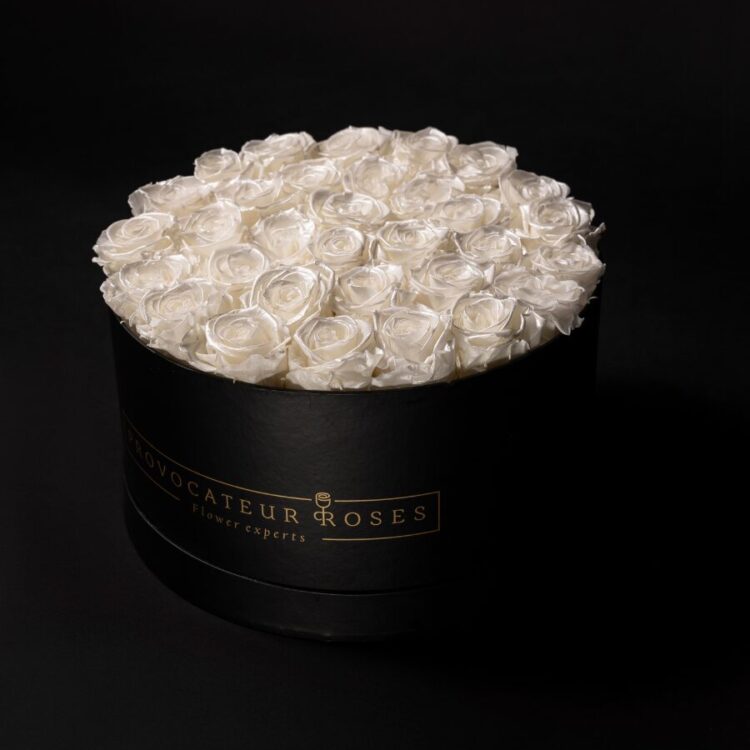White Pearl Infinite Rose Box