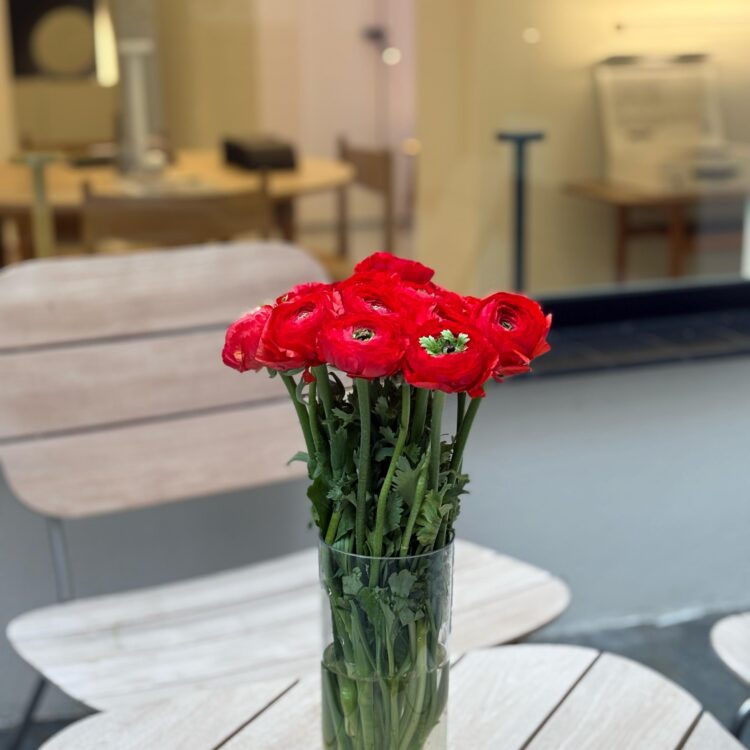 10 tallos de Ranúnculos Rojos