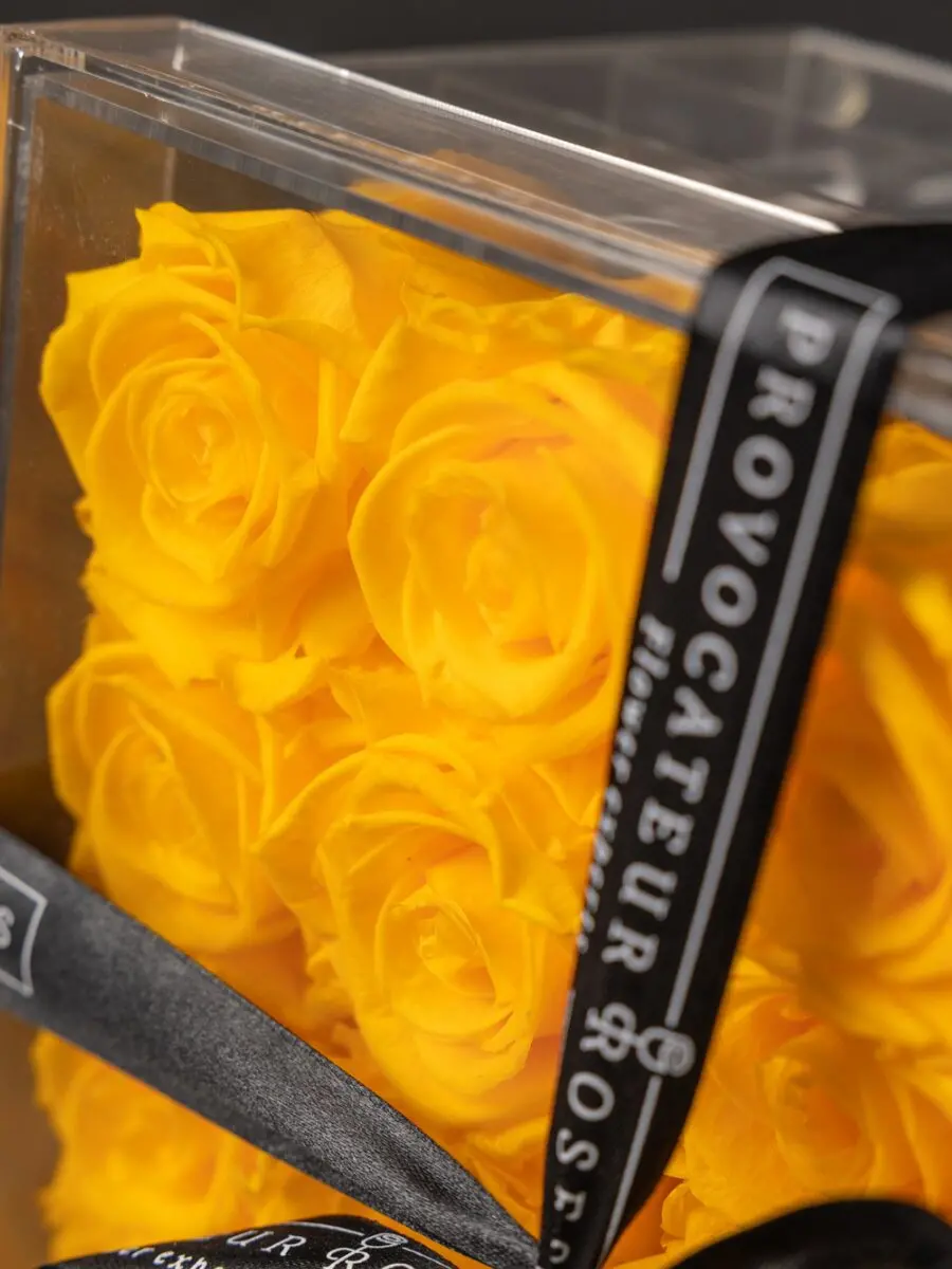 Акриловая коробка с 16 желтыми стабилизированными розами - Изображение 3