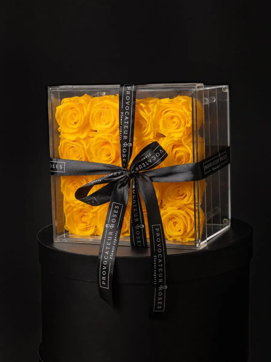 Акриловая коробка с 16 желтыми стабилизированными розами