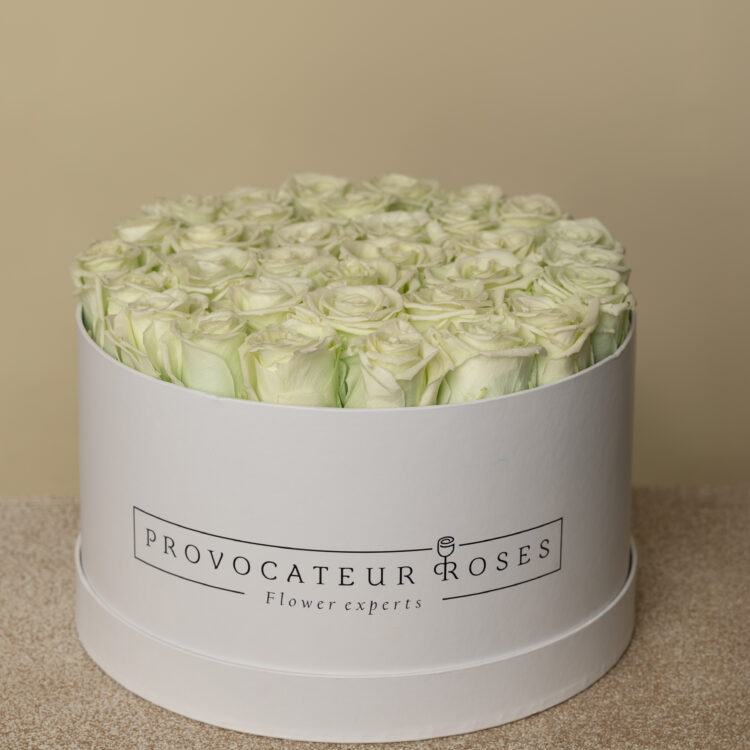Caja redonda de rosas preservadas tiffany