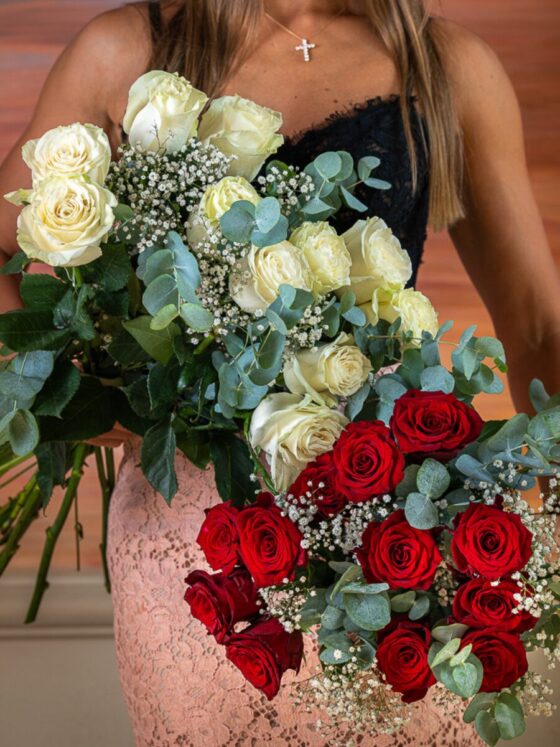 Ramo de 12 Rosas Blancas Variadas - Imagen 2