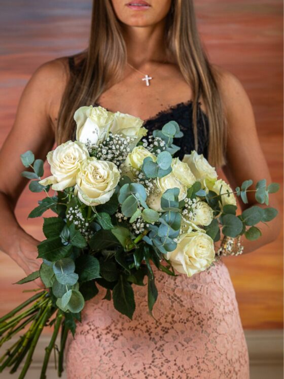 Ramo de 12 Rosas Blancas Variadas