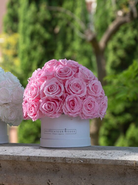 Glamour Eternal – Caja Blanca con Rosas Preservadas - Imagen 5