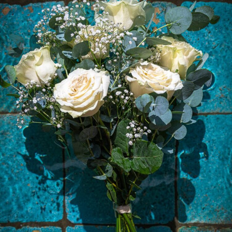 Ramo 6 Rosas Blancas Variado