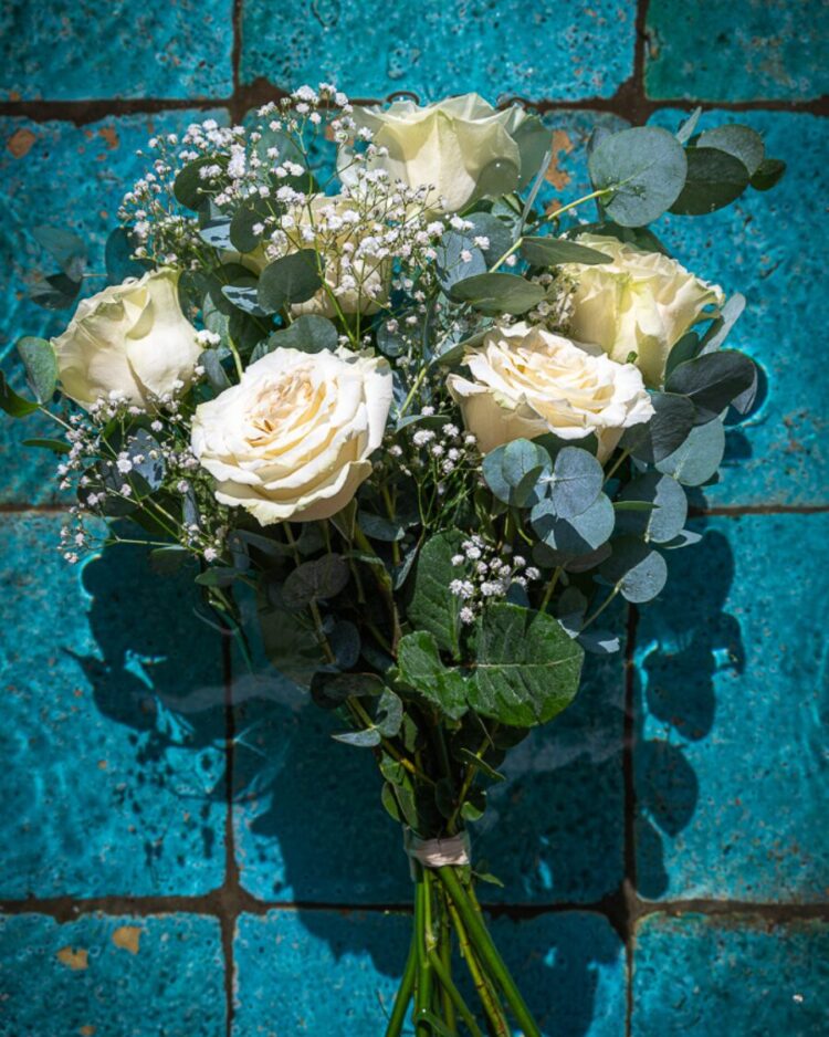 Ramo 6 Rosas Blancas Variado