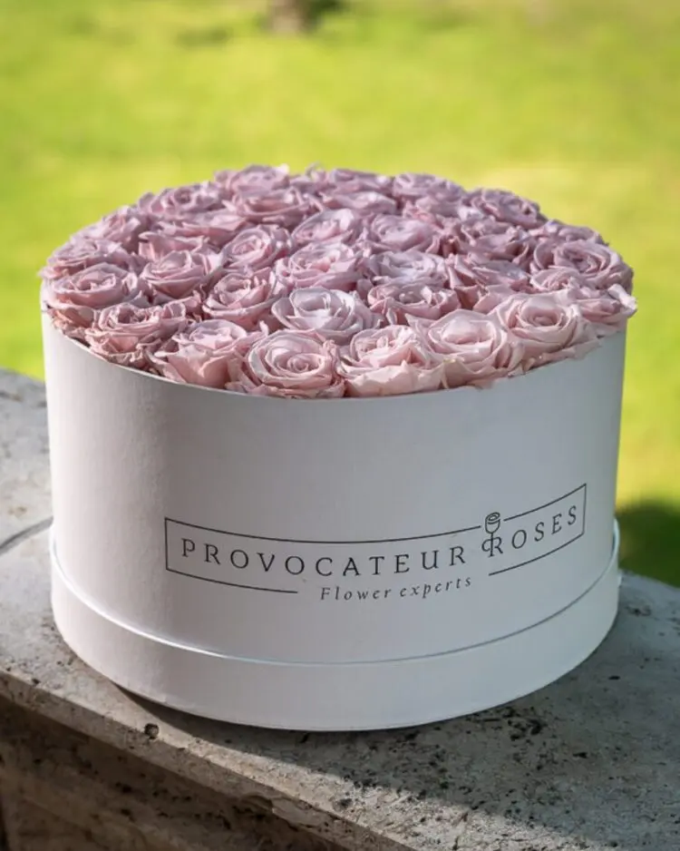 Белая коробка 30 см Baby Blus Roses