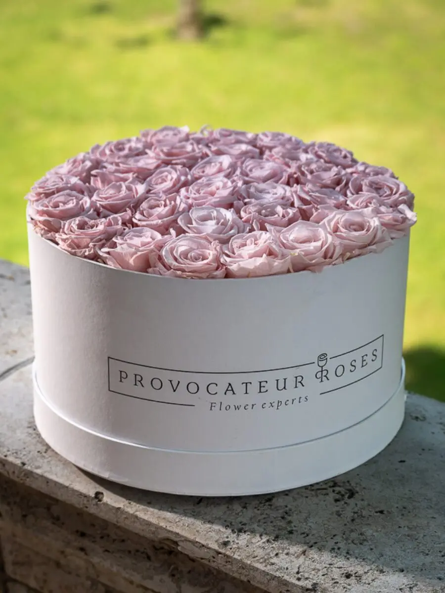 Белая коробка 30 см Baby Blus Roses