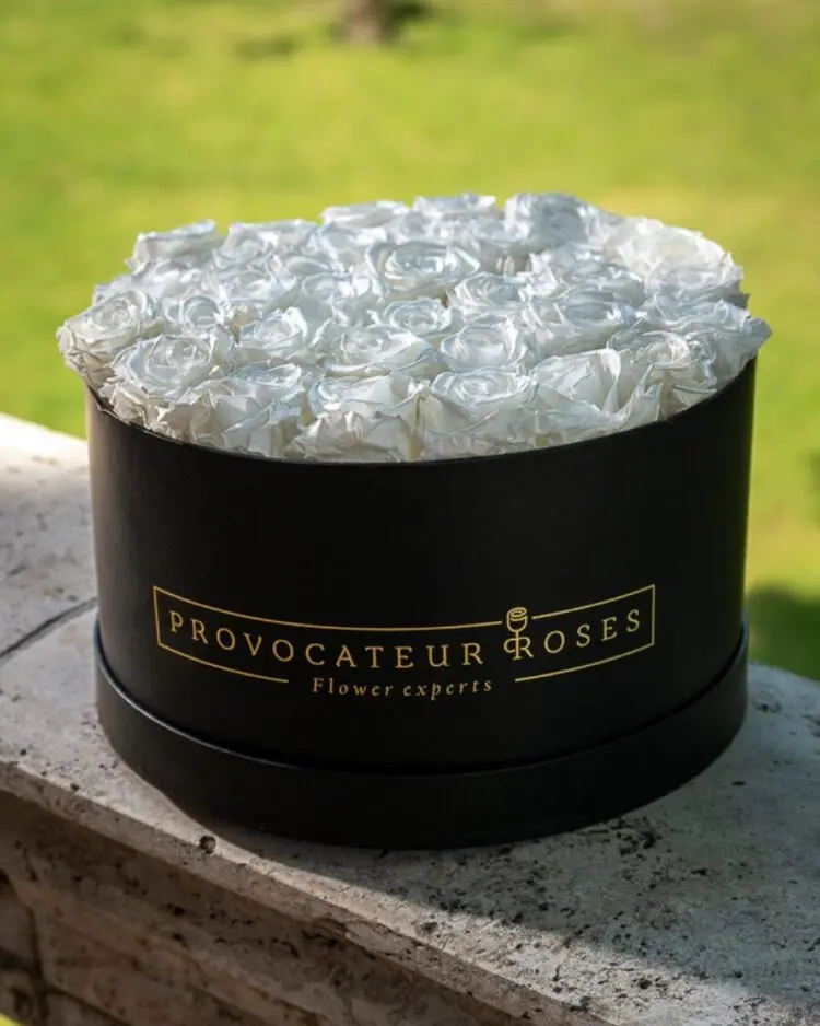 Black Box 30cm White Roses