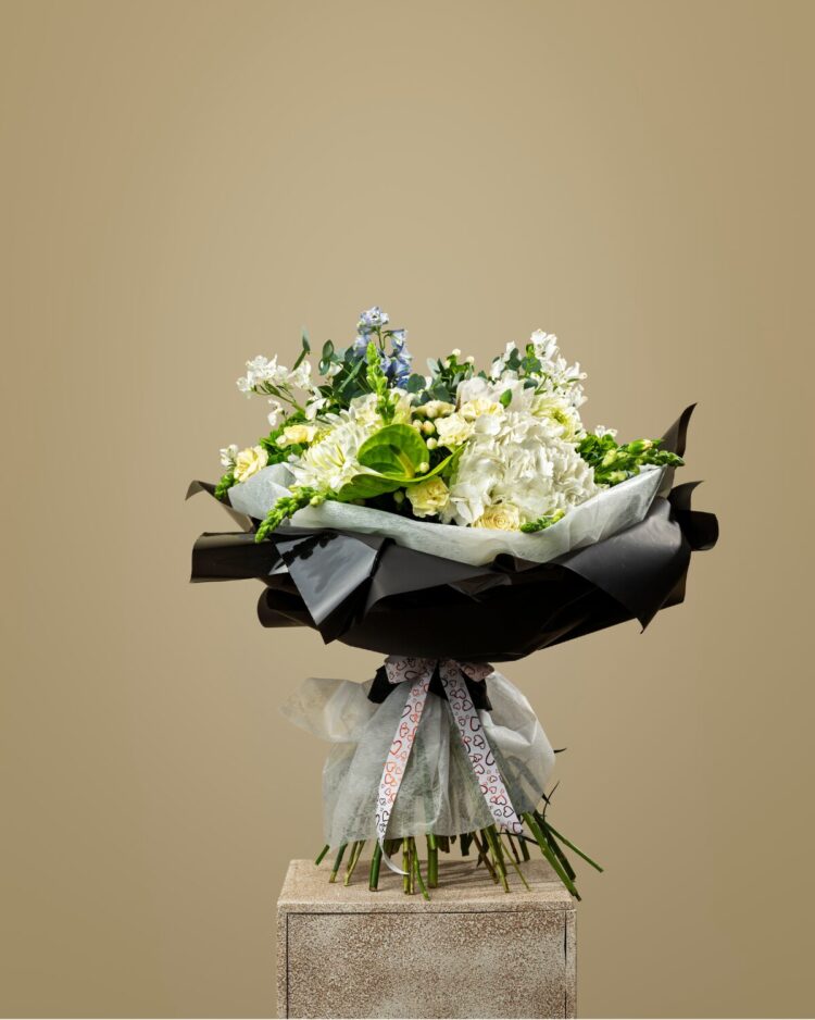Elegant bouquet green