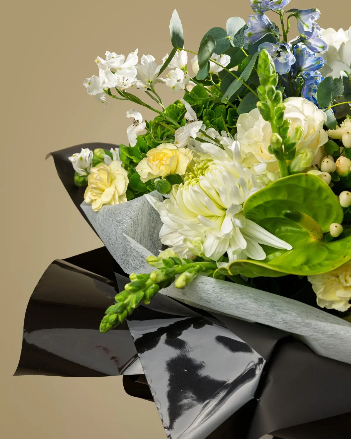 Elegant green bouquet - Image 3