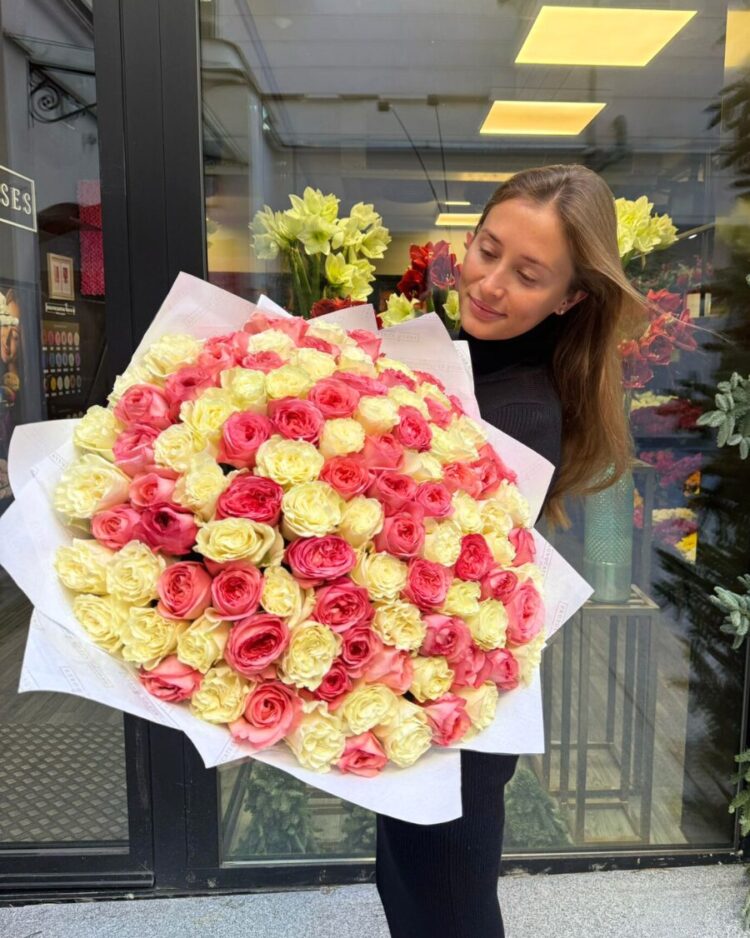 Royal Rose Crown Bouquet – 100 Rosas