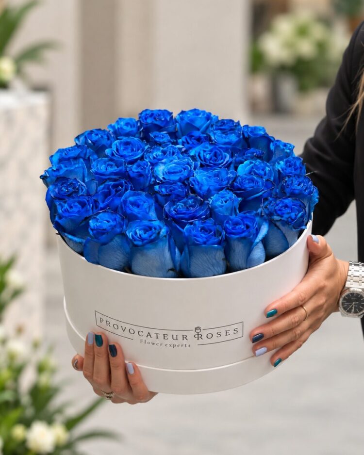 Caja Redonda de Rosas Frescas electric blue
