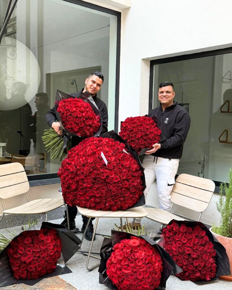 Royal 400 & 100 Roses