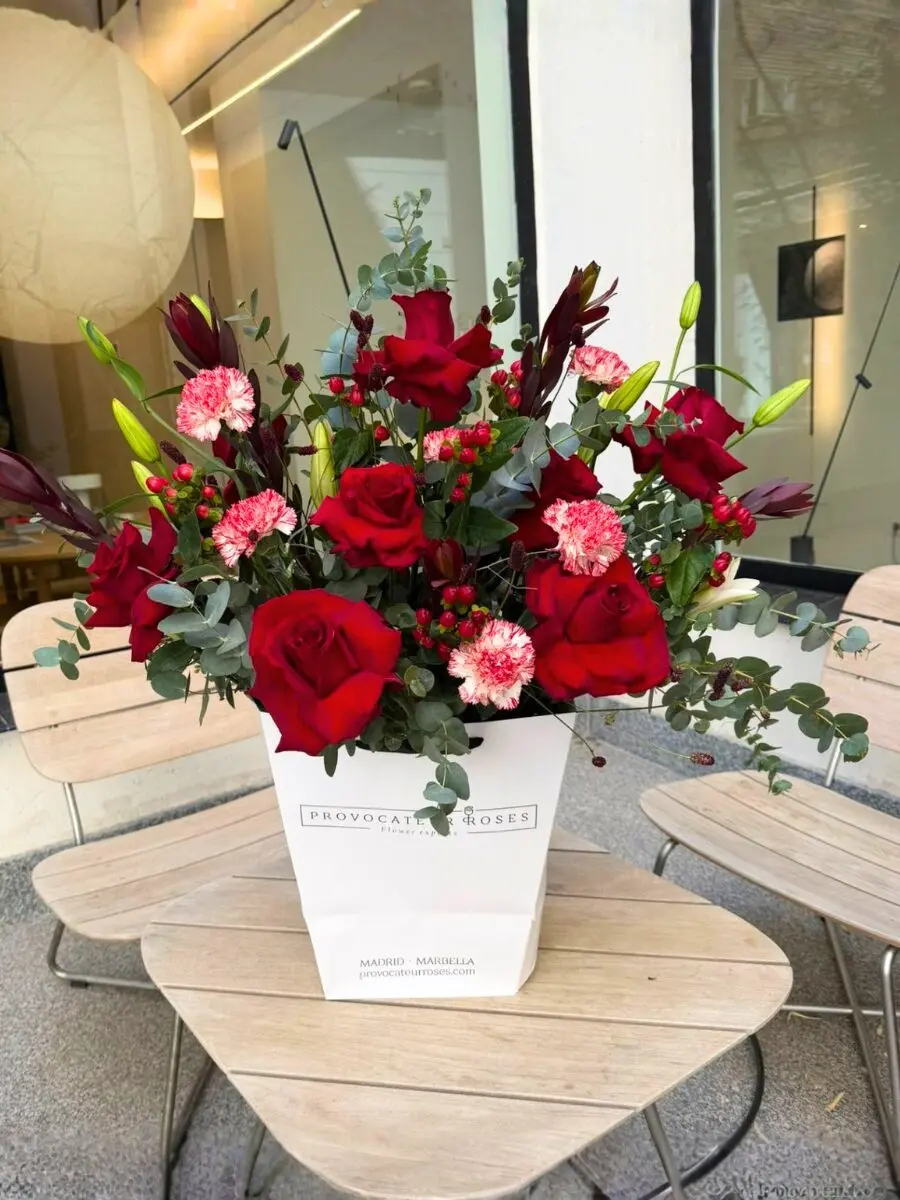 Волшебный букет красный