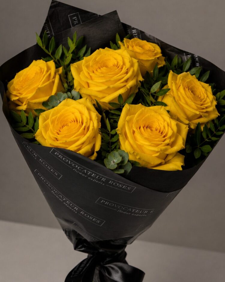 6 Rosas Sunny Morning con Verdes Variados