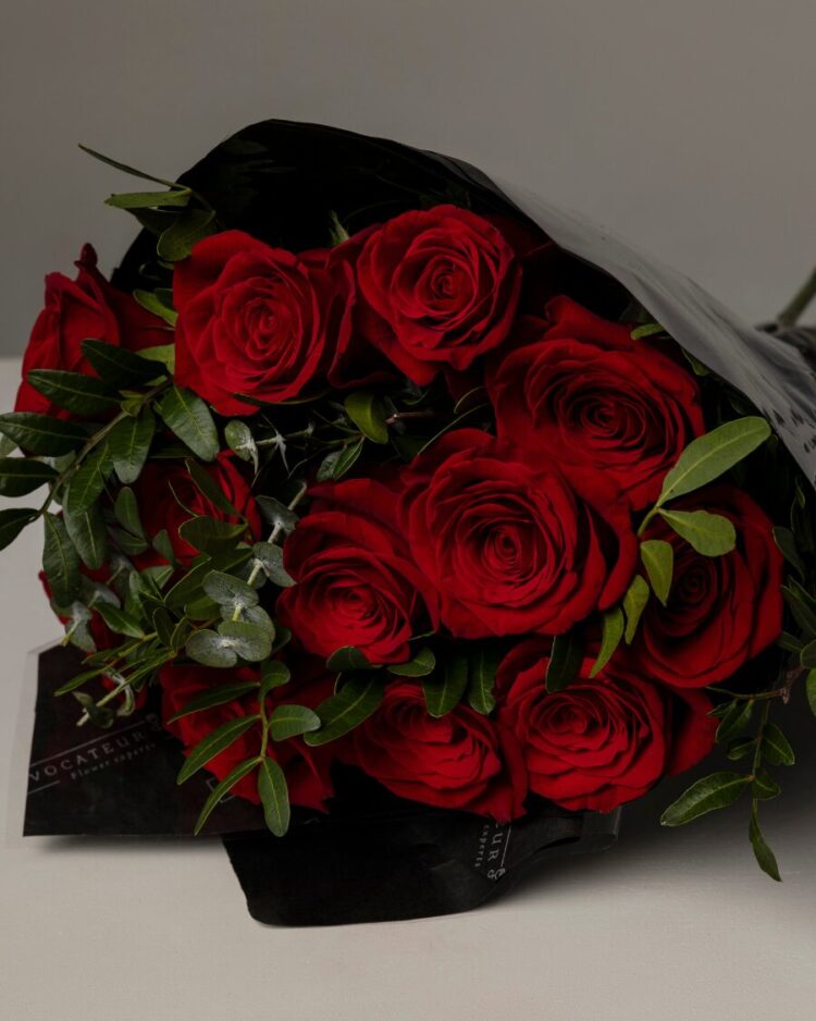 12 Rosas Explorer con Verdes Variados