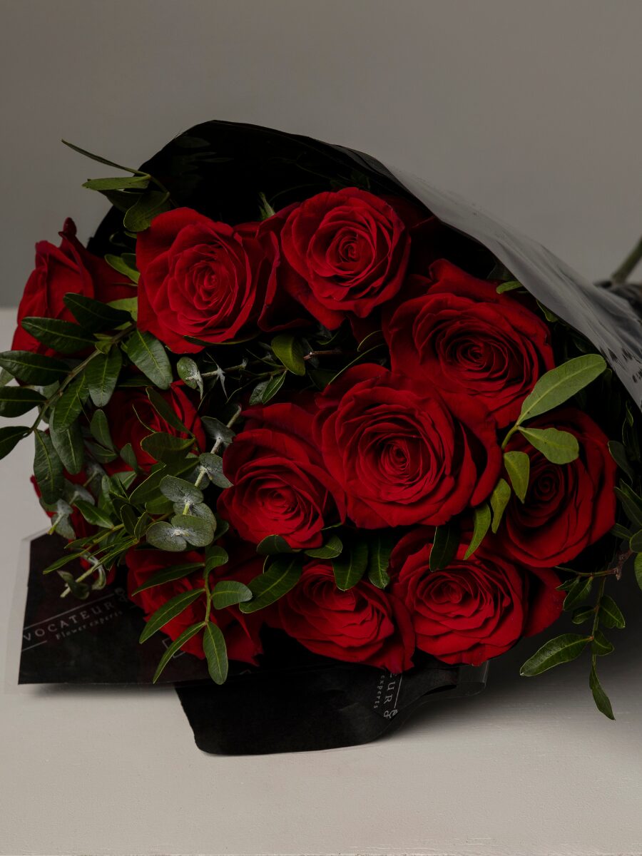 12 Rosas Explorer con Verdes Variados