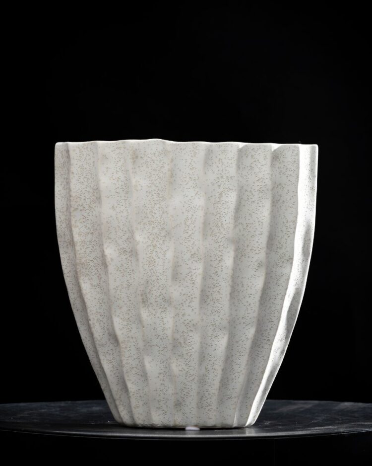 Jarrón Columna Esculpida